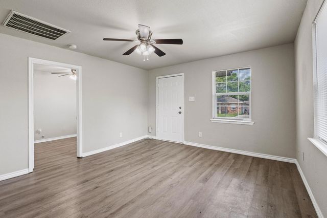420 Nunnalee Avenue, Van Alstyne, TX 75495