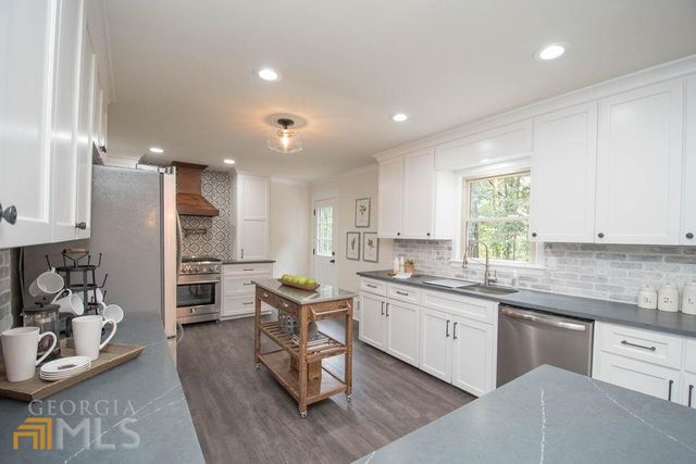 185 Chimney Springs Road APT 1, Tyrone, GA 30290