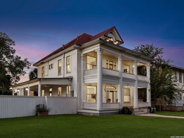 321 E Dewey Place, San Antonio, TX 78212