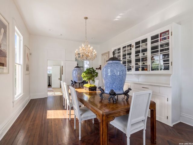 321 E Dewey Place, San Antonio, TX 78212