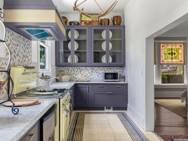 321 E Dewey Place, San Antonio, TX 78212