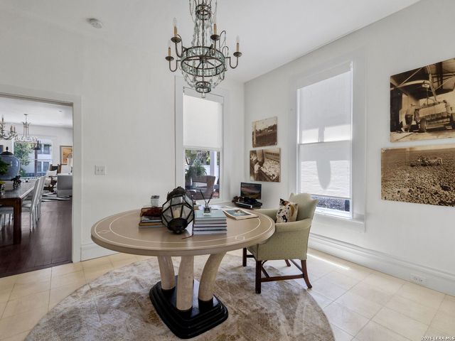 321 E Dewey Place, San Antonio, TX 78212
