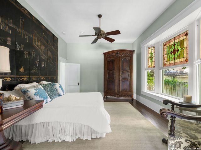 321 E Dewey Place, San Antonio, TX 78212