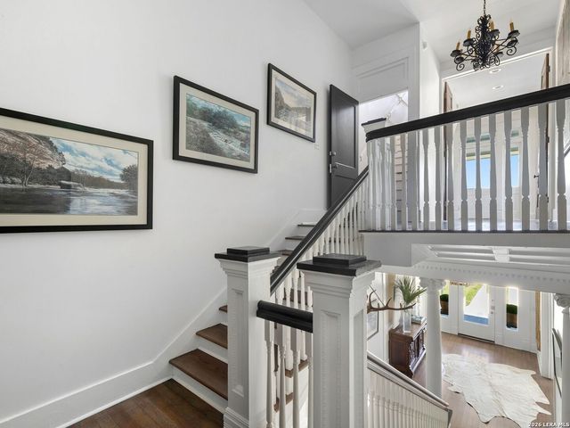 321 E Dewey Place, San Antonio, TX 78212