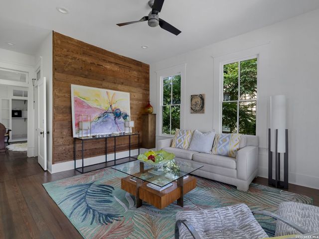 321 E Dewey Place, San Antonio, TX 78212