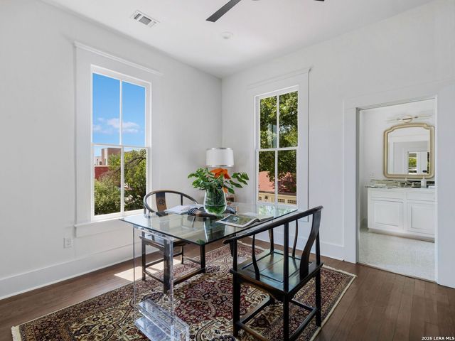 321 E Dewey Place, San Antonio, TX 78212