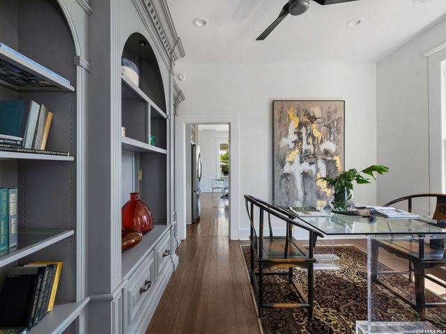 321 E Dewey Place, San Antonio, TX 78212