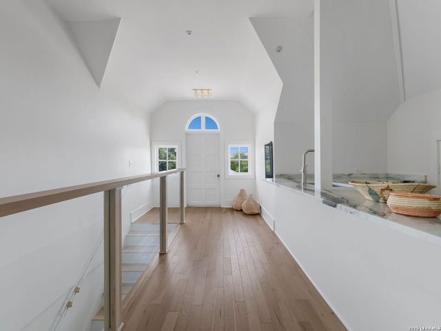 321 E Dewey Place, San Antonio, TX 78212
