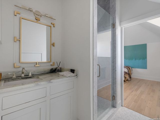 321 E Dewey Place, San Antonio, TX 78212
