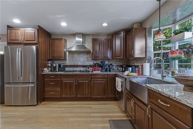 2446 Plainfield Pike, Johnston, RI 02919