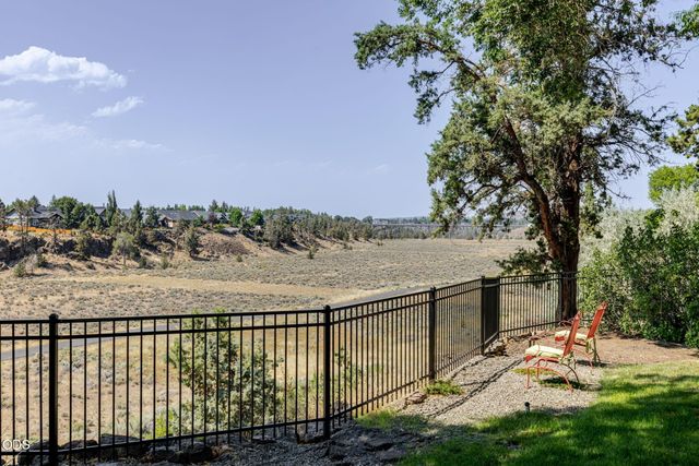 637 NW Canyon Drive, Redmond, OR 97756