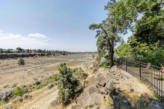 637 NW Canyon Drive, Redmond, OR 97756