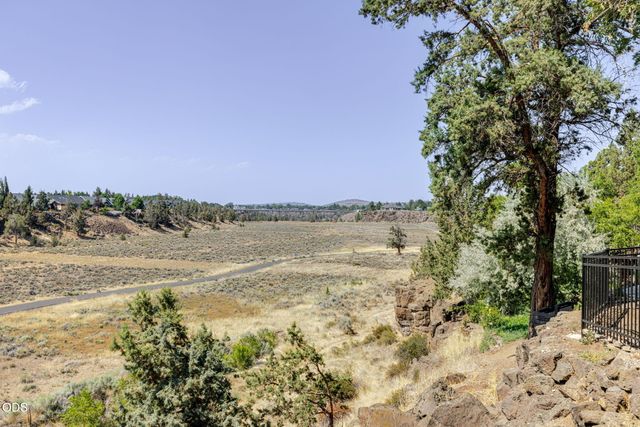 637 NW Canyon Drive, Redmond, OR 97756
