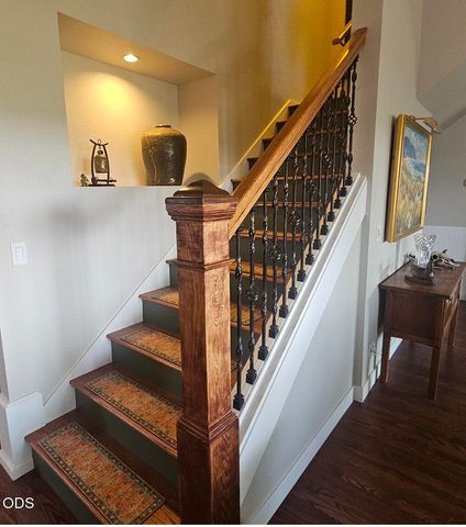637 NW Canyon Drive, Redmond, OR 97756