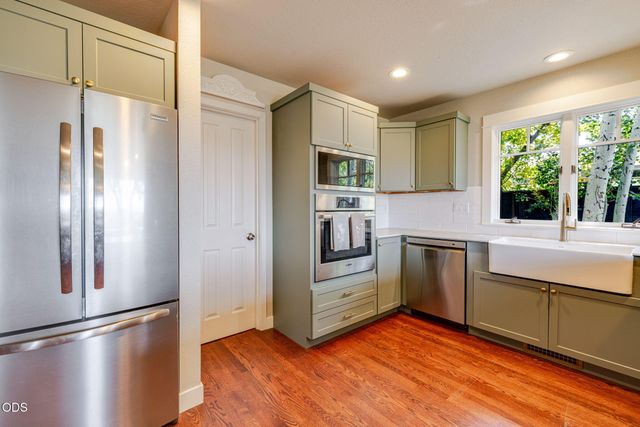 637 NW Canyon Drive, Redmond, OR 97756