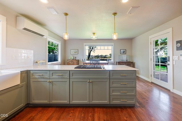 637 NW Canyon Drive, Redmond, OR 97756