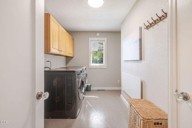 637 NW Canyon Drive, Redmond, OR 97756