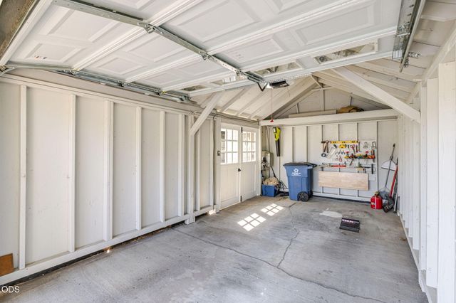 637 NW Canyon Drive, Redmond, OR 97756