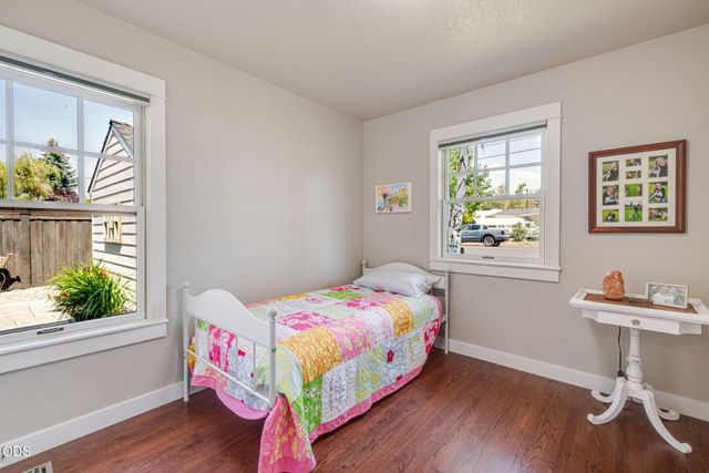 637 NW Canyon Drive, Redmond, OR 97756