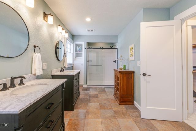 637 NW Canyon Drive, Redmond, OR 97756