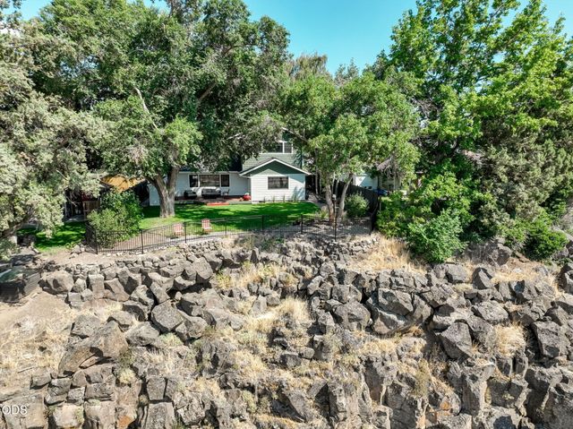 637 NW Canyon Drive, Redmond, OR 97756