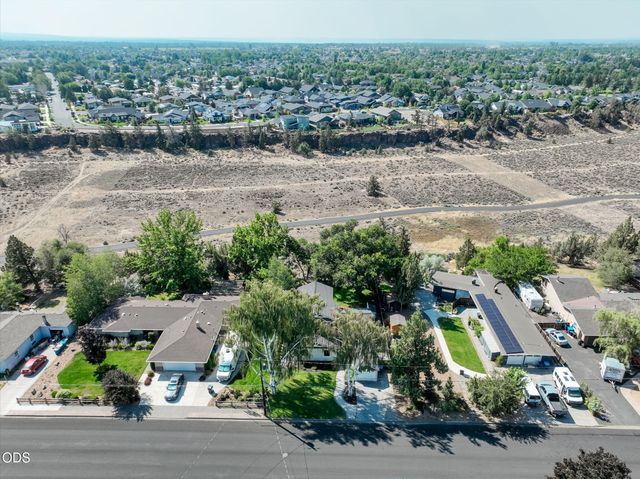 637 NW Canyon Drive, Redmond, OR 97756