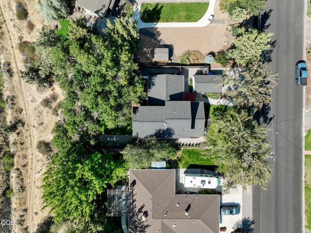 637 NW Canyon Drive, Redmond, OR 97756