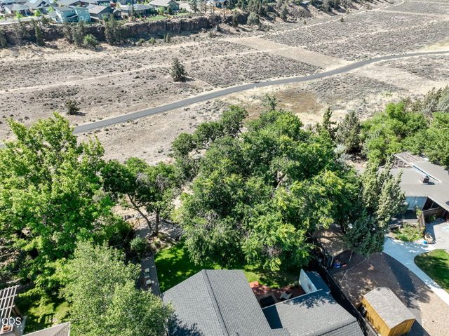 637 NW Canyon Drive, Redmond, OR 97756