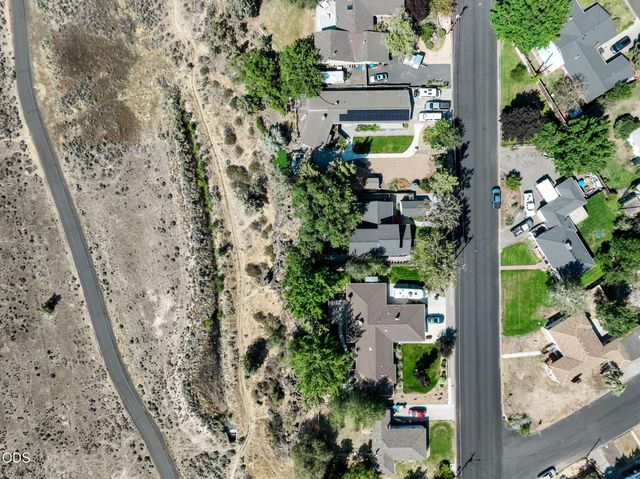 637 NW Canyon Drive, Redmond, OR 97756