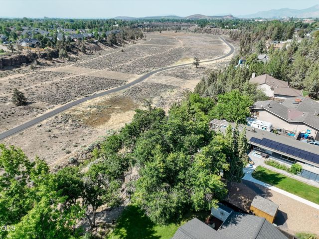 637 NW Canyon Drive, Redmond, OR 97756