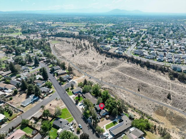 637 NW Canyon Drive, Redmond, OR 97756