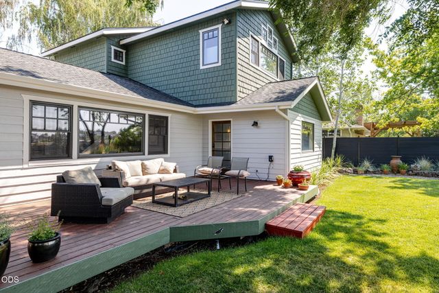 637 NW Canyon Drive, Redmond, OR 97756