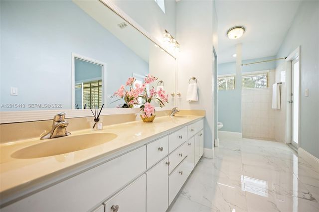 10420 NW 49th Pl, Coral Springs, FL 33076