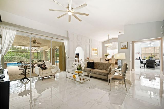 10420 NW 49th Pl, Coral Springs, FL 33076