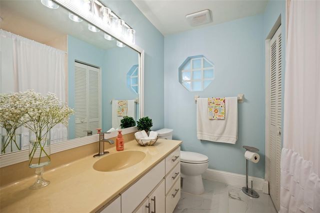 10420 NW 49th Pl, Coral Springs, FL 33076
