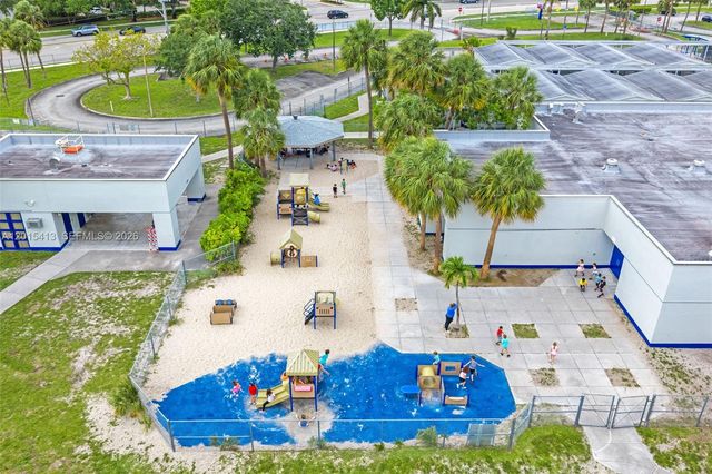 10420 NW 49th Pl, Coral Springs, FL 33076
