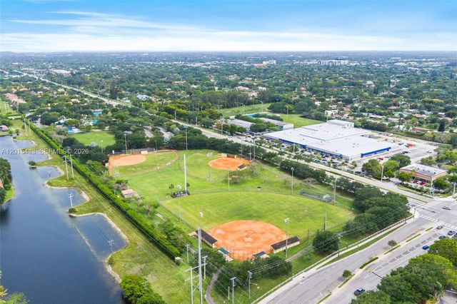 10420 NW 49th Pl, Coral Springs, FL 33076
