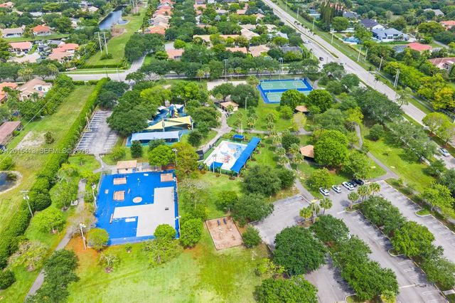 10420 NW 49th Pl, Coral Springs, FL 33076