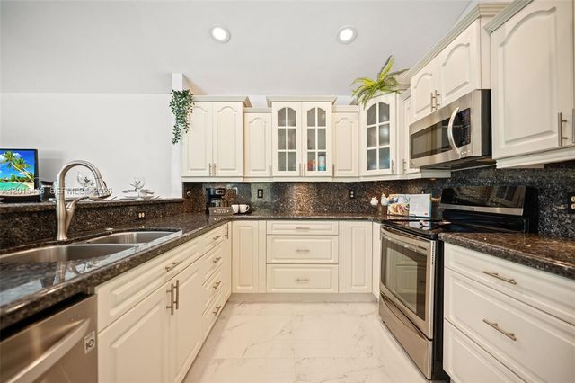 10420 NW 49th Pl, Coral Springs, FL 33076