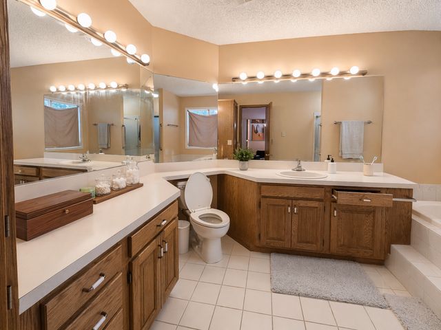 8992 Hidden Meadow Road, Woodbury, MN 55125