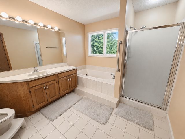 8992 Hidden Meadow Road, Woodbury, MN 55125