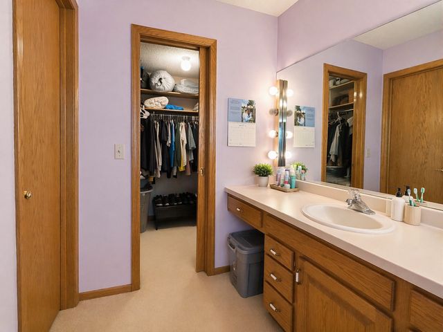 8992 Hidden Meadow Road, Woodbury, MN 55125