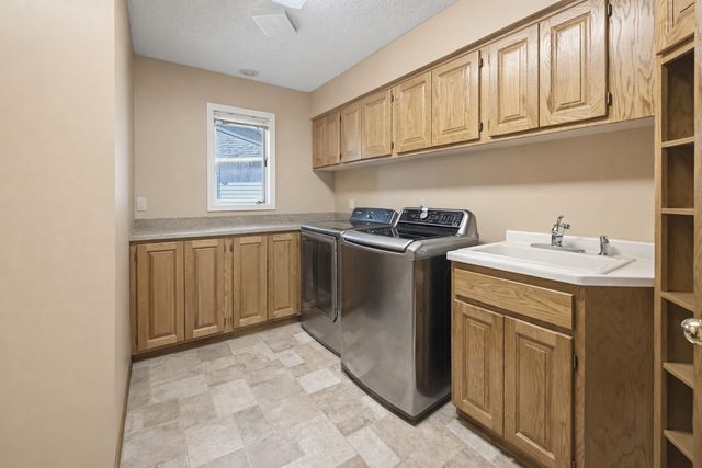 8992 Hidden Meadow Road, Woodbury, MN 55125