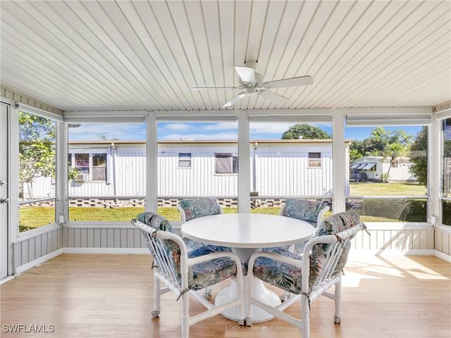 230 Matecumbe LN 248, Naples, FL 34114