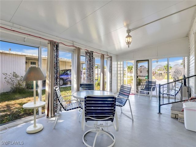 230 Matecumbe LN 248, Naples, FL 34114