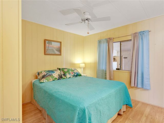 230 Matecumbe LN 248, Naples, FL 34114