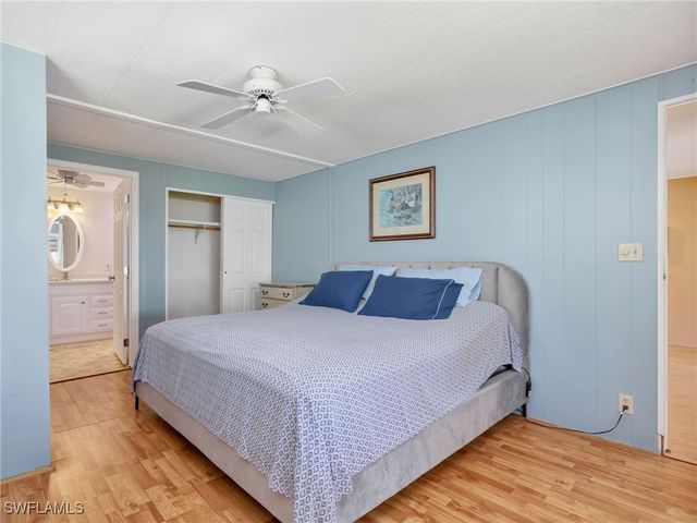 230 Matecumbe LN 248, Naples, FL 34114