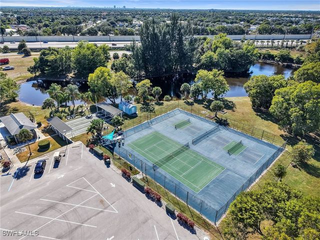 230 Matecumbe LN 248, Naples, FL 34114