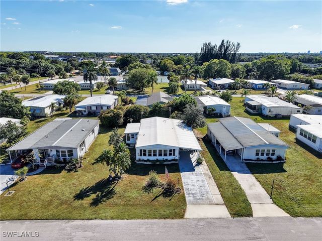 230 Matecumbe LN 248, Naples, FL 34114