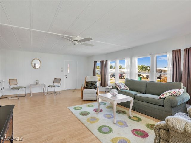 230 Matecumbe LN 248, Naples, FL 34114